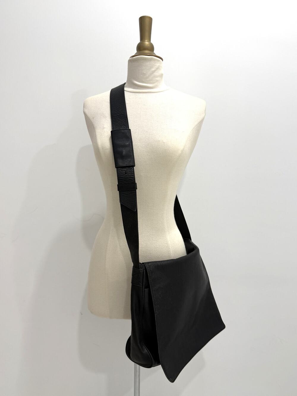 Vintage DKNY Soft Black Leather Roomy Crossbody Messenger Bag